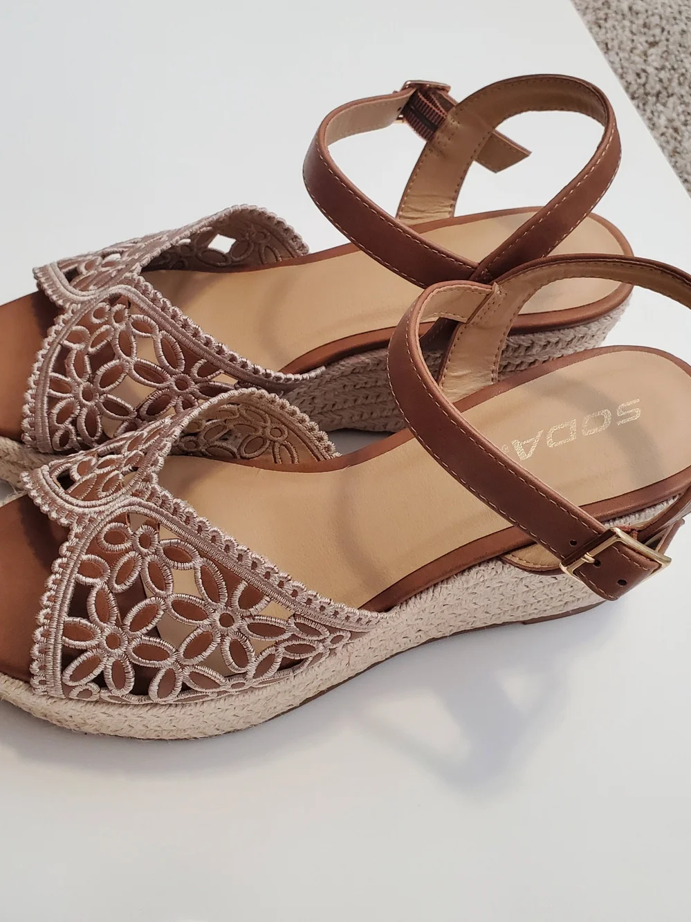 Soda Espadrille Wedges Tan Ankle Strap and White Flora Size 8½